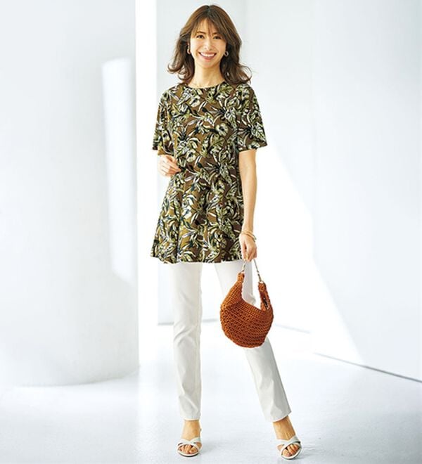 BELLUNA（ベルーナ）の「冷感フレアーシルエットプリントチュニック（チュニック）」｜詳細画像