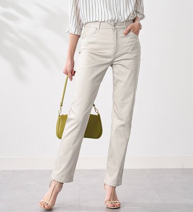 BELLUNA（ベルーナ）の「サラリ速乾！綿サテンストレッチカラーパンツ（フルレングスパンツ）」