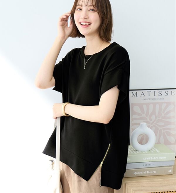 Viola e Viola（ヴィオラ エ ヴィオラ）の「ひんやりなめらかダンボール裾ジップチュニック（チュニック）」｜ブラック