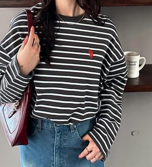GeeRA（ジーラ）の「【Ｕ．Ｓ．ＰＯＬＯ ＡＳＳＮ】オーバーサイズ刺しゅうロンＴ（カットソー）」｜チャコール&times;オフホワイトボーダ