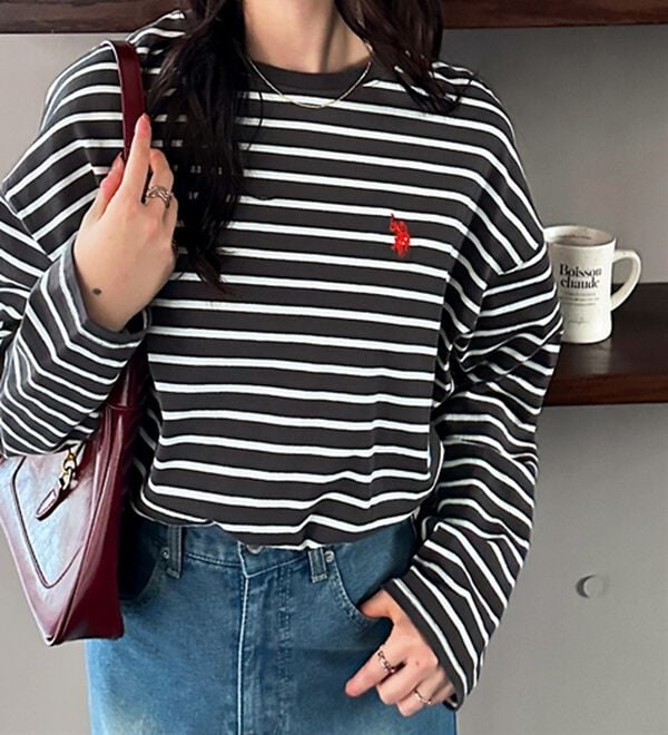 GeeRA（ジーラ）の「【Ｕ．Ｓ．ＰＯＬＯ ＡＳＳＮ】オーバーサイズ刺しゅうロンＴ（カットソー）」｜チャコール&times;オフホワイトボーダ