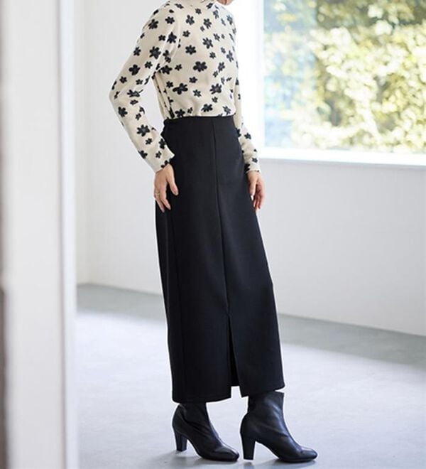 LAVIENNE（ラヴィエンヌ）の「薄手ストレッチフリースのプリントハイネック長袖（ニット・セーター）」｜詳細画像