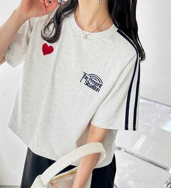 GeeRA（ジーラ）の「ハート刺しゅうラインＴシャツ（カットソー）」｜詳細画像
