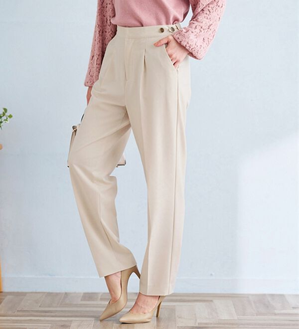 BELLUNA（ベルーナ）の「こっそりおなかがラクラク！ボタン使いウエスト調整テーパードパンツ（テーパードパンツ）」｜詳細画像