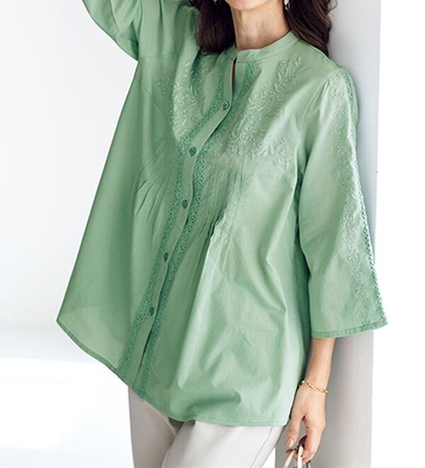 BELLUNA（ベルーナ）の「刺しゅうデザインタックブラウス（ブラウス）」｜グリーン