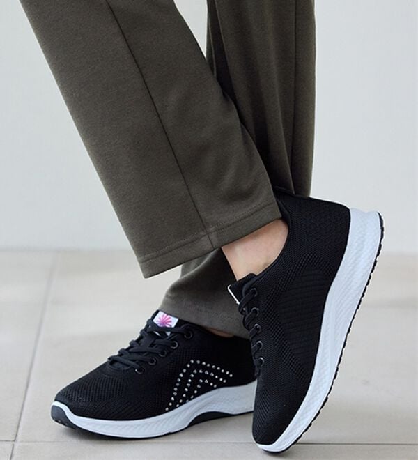 BELLUNA（ベルーナ）の「手を使わずに履けるニットスニーカー（スニーカー）」｜詳細画像