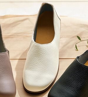 ルフラン（ルフラン）の「＜フィグリーノ＞やわらかレザーのスリッポン（スリッポン）」｜オフホワイト