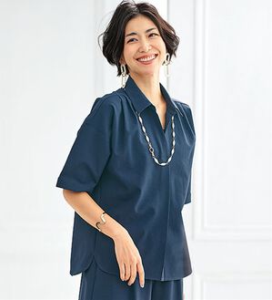 BELLUNA（ベルーナ）の「エアリーサッカー素材スキッパーブラウス（ブラウス）」｜ネイビー