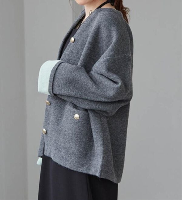 RANAN（ラナン）の「裏配色ゴールド調ボタンニットコーディガン（ニットカーディガン）」｜詳細画像