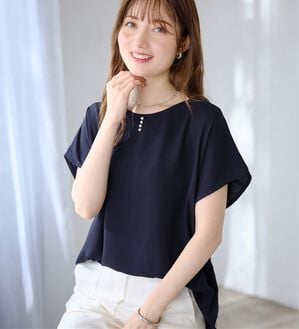 alotta（アロッタ）の「【イージーケア】パール調ボタンデザインブラウス（ブラウス）」｜ネイビー