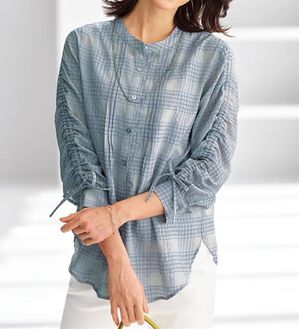 BELLUNA（ベルーナ）の「シアーチェック素材袖ドロストブラウス（シャツ）」｜サックス