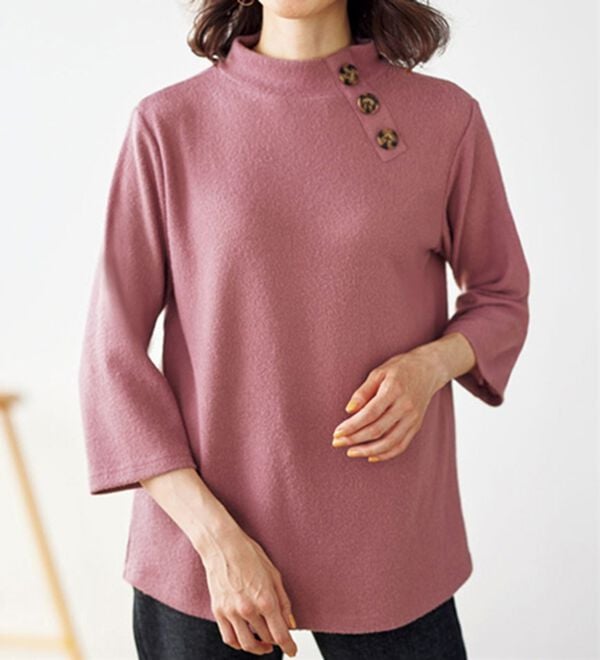 BELLUNA（ベルーナ）の「衿ボタンデザインニットソープルオーバー（カットソー）」｜ローズグレー