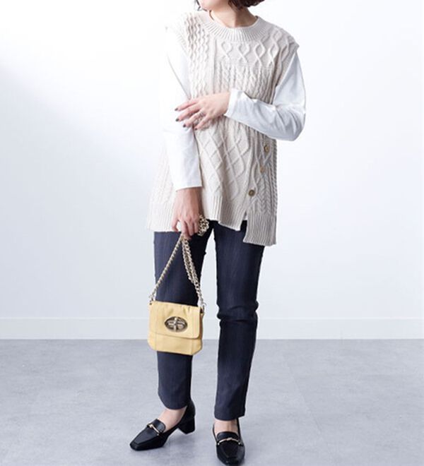 BELLUNA（ベルーナ）の「ゴールドボタン使いケーブルニットベスト（ベスト）」｜詳細画像