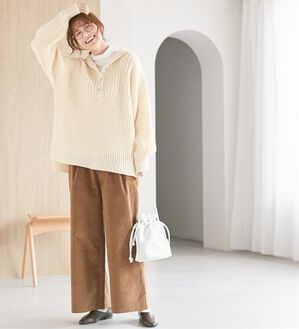 Viola e Viola（ヴィオラ エ ヴィオラ）の「セーラー衿ボタン開きゆるニット（ニット・セーター）」｜オフホワイト