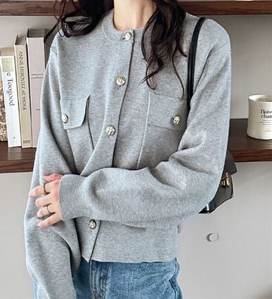 GeeRA（ジーラ）の「ロングシーズン使える！ゴールド調ボタンニットカーデ（ニットカーディガン）」
