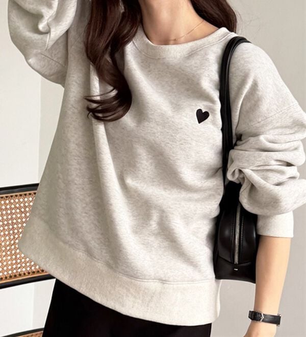 GeeRA（ジーラ）の「ロゴ＆ハート刺しゅう裏起毛スウェット（トレーナー・スウェット）」｜詳細画像