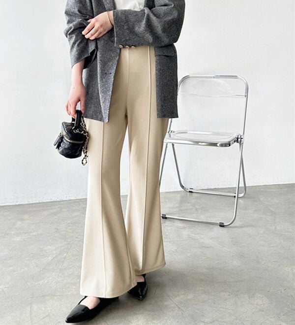 GeeRA（ジーラ）の「センターラインセミフレアカットパンツ（フルレングスパンツ）」｜詳細画像