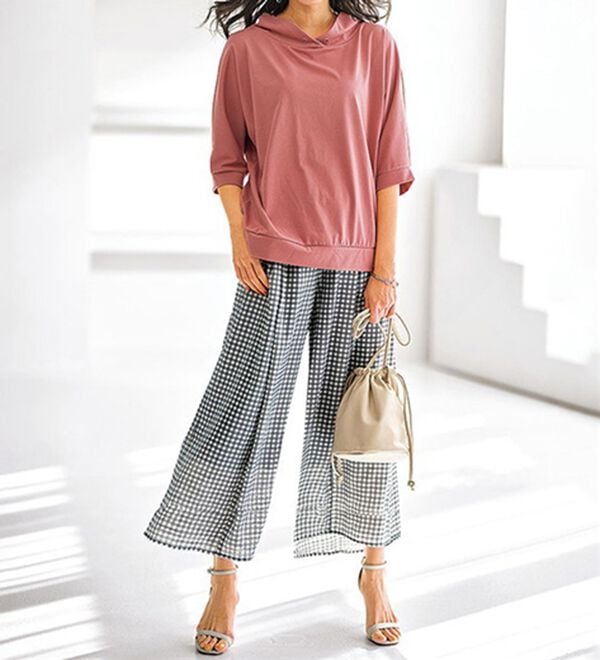 BELLUNA（ベルーナ）の「フード風衿デザインプルオーバー（カットソー）」｜詳細画像