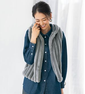 BELLUNA（ベルーナ）の「いつものコーデに羽織るだけ　もこもこファーベスト（ベスト）」｜グレー