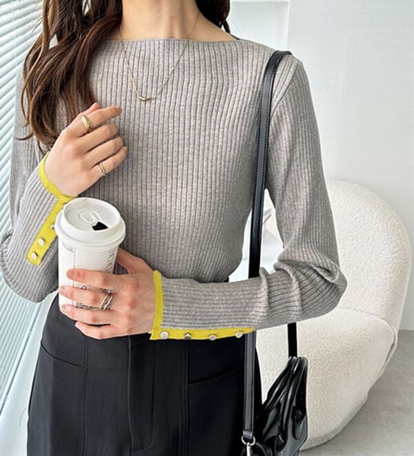 GeeRA（ジーラ）の「袖口ボタン配色ボートネックリブニット（ニット・セーター）」｜詳細画像