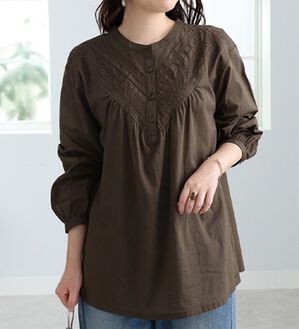 BELLUNA（ベルーナ）の「綿１００％Ｖ字レースデザインブラウス（ブラウス）」｜モカブラウン