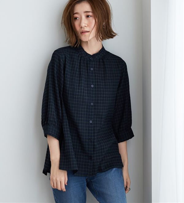 BELLUNA（ベルーナ）の「【お気軽シャツ】ぽこぽこ素材衿＆袖フリルデザインブラウス（ブラウス）」｜詳細画像