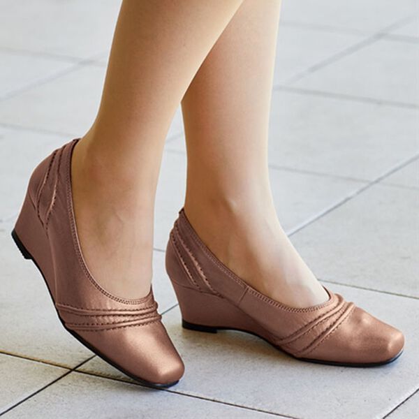 BELLUNA（ベルーナ）の「山羊革エレガントダブルラインパンプス（パンプス）」｜詳細画像