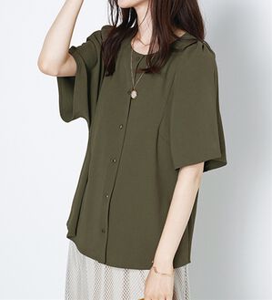 BELLUNA（ベルーナ）の「お手入れ楽々！ビンテージ素材ブラウス（ブラウス）」｜カーキブラウン