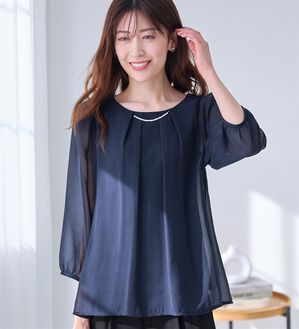 alotta（アロッタ）の「【５つの機能付】ひんやり！アクセ付シフォンタックブラウス（ブラウス）」｜詳細画像