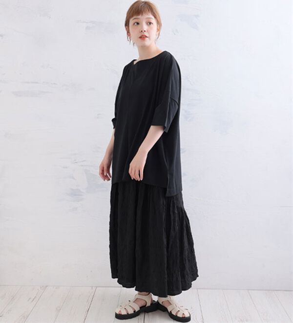 A HAPPY MARILYN（アハッピーマリリン）の「【視覚効果で細魅せシリーズ】ゆったりシルエット プルオーバー（カットソー）」｜詳細画像