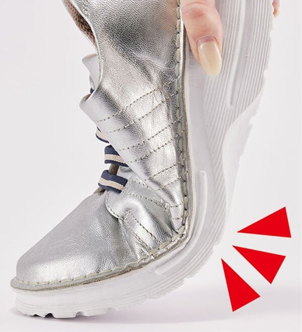 ルフラン（ルフラン）の「ｔｏ　ｂｅ　ｃｏｎｔｉｎｕｅｄ　４Ｅ山羊革ステッチデザイン甲ゴムシューズ（スニーカー）」｜詳細画像