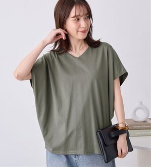 Viola e Viola（ヴィオラ エ ヴィオラ）の「美人シルエット叶えるドルマントップス（カットソー）」｜オリーブ
