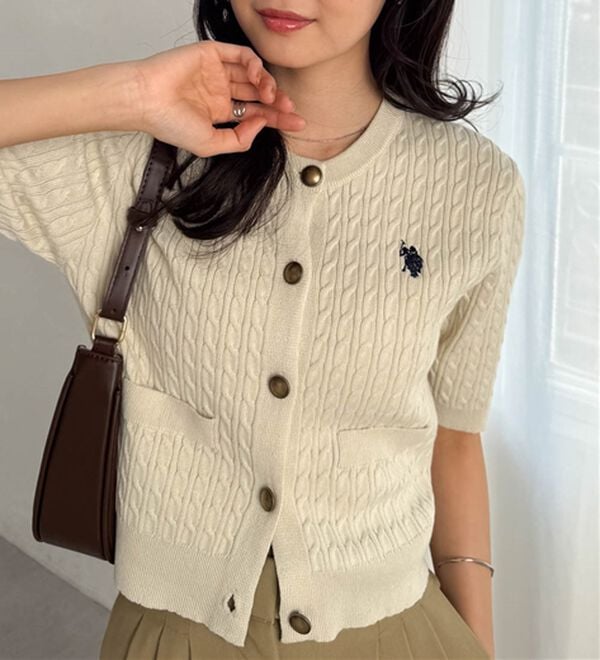 RANAN（ラナン）の「＜U.S.POLO ASSN.＞ゴールドボタン半袖刺繍ケーブルニットカーディガン（ニットカーディガン）」｜詳細画像