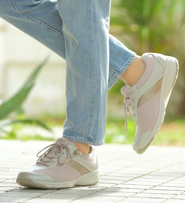 BELLUNA（ベルーナ）の「膝サポートアサヒメディカルウォーク牛革靴（スニーカー）」｜詳細画像