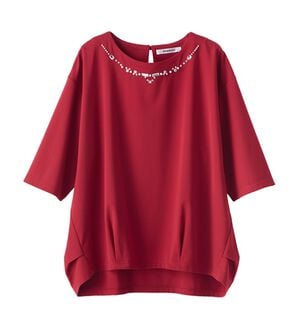 BELLUNA（ベルーナ）の「ビジュー使いドルマンプルオーバー（カットソー）」｜ディープレッド