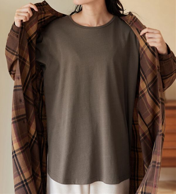 Viola e Viola（ヴィオラ エ ヴィオラ）の「【吸湿発熱】あったか綿１００％チュニックTシャツ（チュニック）」｜詳細画像