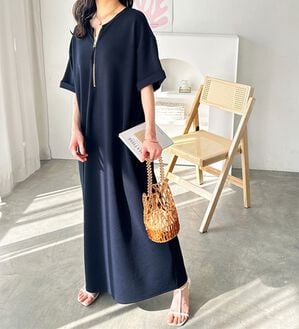GeeRA（ジーラ）の「【ひんやり/着痩せ】ハーフジップ大人Ｔシャツワンピース（カットソーワンピース）」｜ネイビー