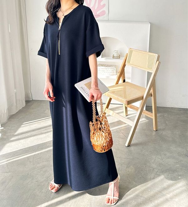 GeeRA（ジーラ）の「【ひんやり/着痩せ】ハーフジップ大人Ｔシャツワンピース（カットソーワンピース）」｜ネイビー