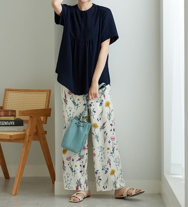 BELLUNA（ベルーナ）の「【2つの機能付き】お手入れ楽々！レース使いシャツチュニック（ブラウス）」｜詳細画像