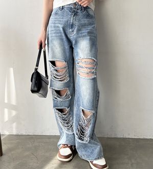 GeeRA（ジーラ）の「オリジナルパットダメージワイドデニム（ワイドパンツ・ガウチョ）」｜ブルー