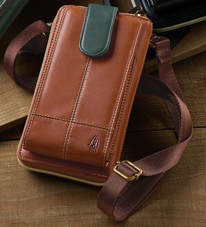 「＜ハッシュパピー＞大人のスマホ＆ウォレットポーチ（メンズショルダーバッグ）」｜キャメル