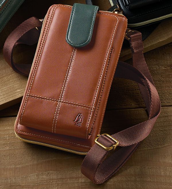 「＜ハッシュパピー＞大人のスマホ＆ウォレットポーチ（メンズショルダーバッグ）」｜キャメル