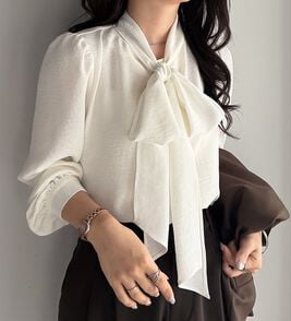 RANAN（ラナン）の「【UV・イージーケア機能付】ボウタイリボンブラウス（ブラウス）」