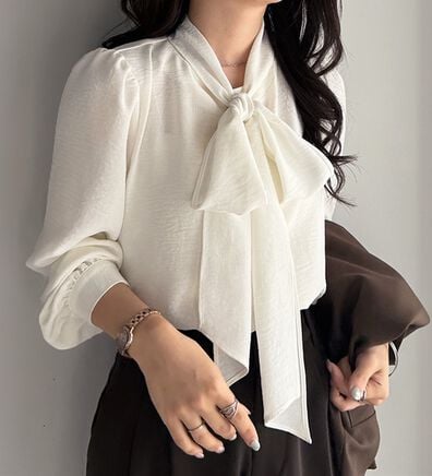 RANAN（ラナン）の「【UV・イージーケア機能付】ボウタイリボンブラウス（ブラウス）」