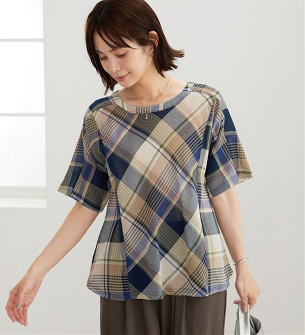 BELLUNA（ベルーナ）の「さらっと快適！Tシャツ見え切替ブラウス（ブラウス）」｜ベージュ系