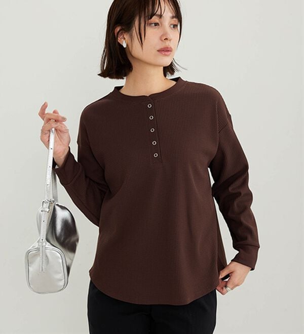 BELLUNA（ベルーナ）の「【快適Ｌａｂ．】ドライワッフル素材ヘンリーネックプルオーバー（カットソー）」｜詳細画像