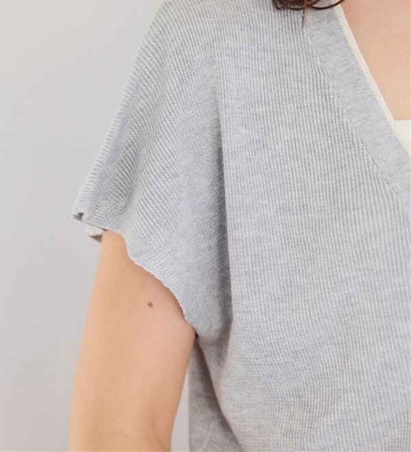 alotta（アロッタ）の「ライン使いゴールドボタン半袖カーデ（その他カーディガン）」｜詳細画像