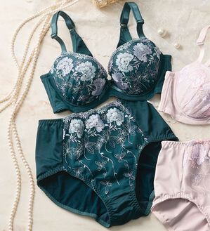 LAVIENNE（ラヴィエンヌ）の「大人の背中美ブラ＆ショーツ（ブラジャー）」｜グリーン