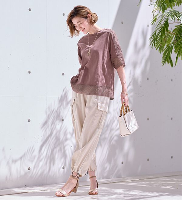 BELLUNA（ベルーナ）の「花柄レース使いデザインプルオーバー（カットソー）」｜詳細画像