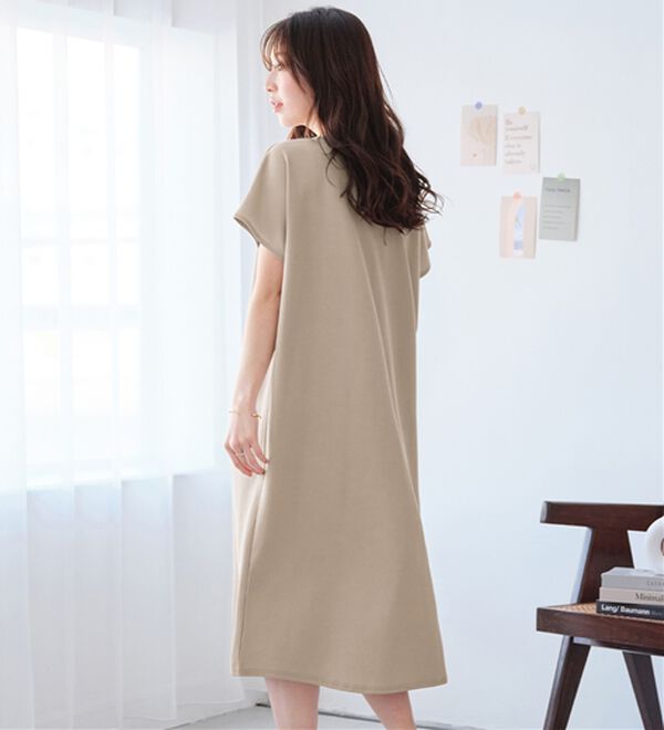 alotta（アロッタ）の「【４つの機能付】ひんやりフロントタックＶネックゆるワンピース（カットソーワンピース）」｜詳細画像